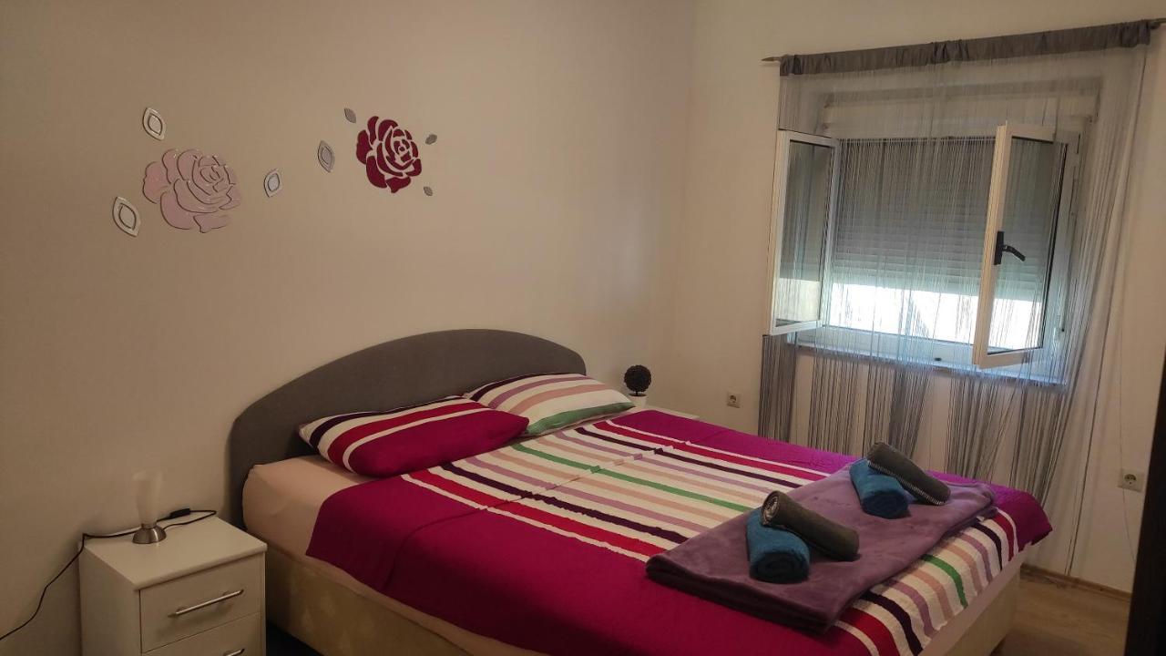 Apartmani Maslina จูเลียนา ภายนอก รูปภาพ
