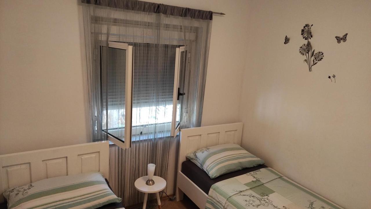 Apartmani Maslina จูเลียนา ภายนอก รูปภาพ