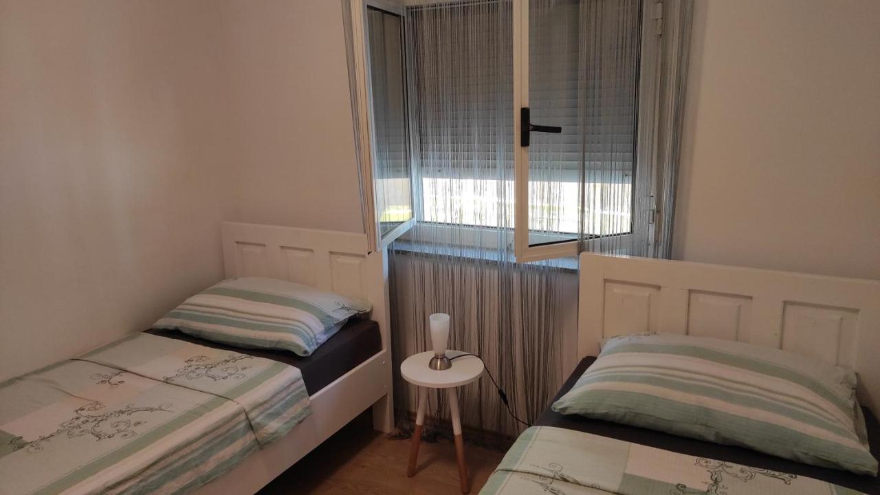 Apartmani Maslina จูเลียนา ภายนอก รูปภาพ