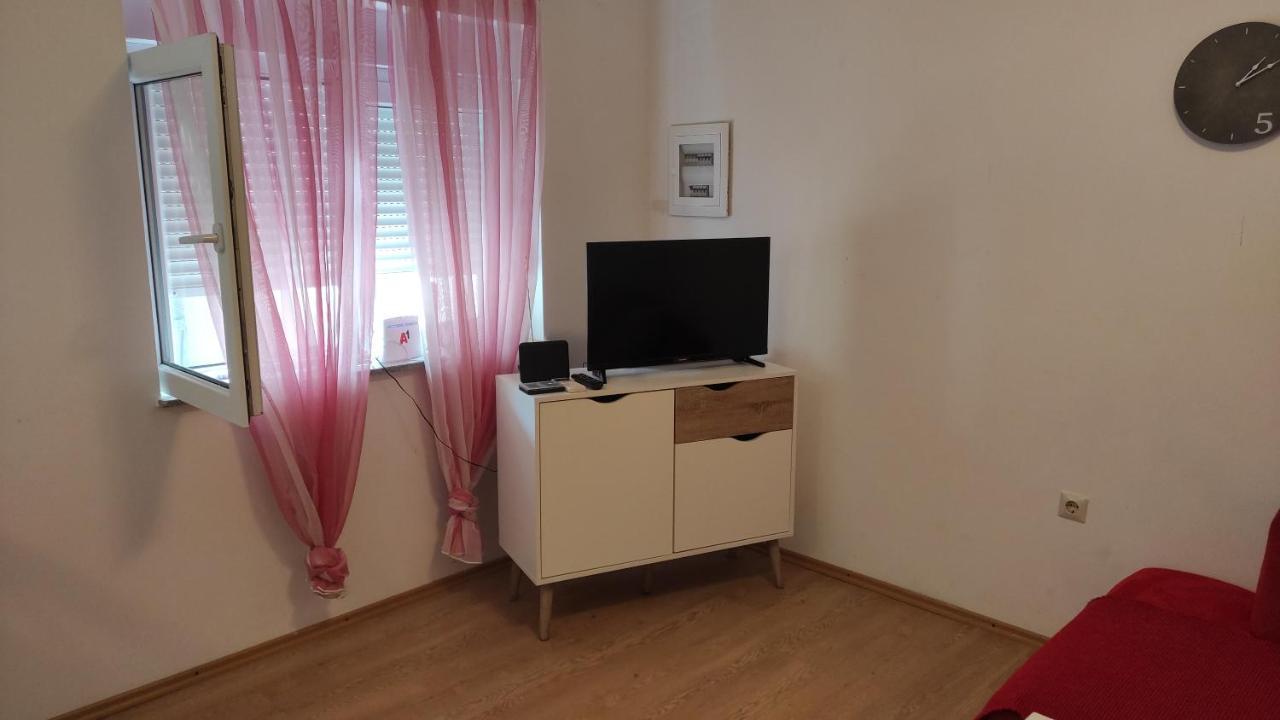 Apartmani Maslina จูเลียนา ภายนอก รูปภาพ