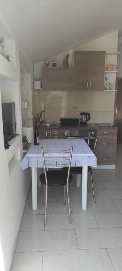 Apartmani Maslina จูเลียนา ภายนอก รูปภาพ