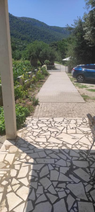 Apartmani Maslina จูเลียนา ภายนอก รูปภาพ