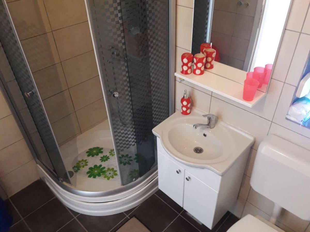 Apartmani Maslina จูเลียนา ภายนอก รูปภาพ